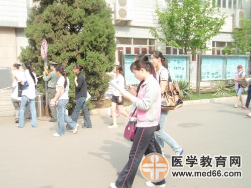 衛(wèi)生資格考生入場