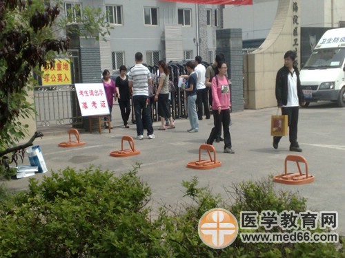 衛(wèi)生職稱第一場考試結(jié)束