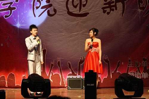 ���̴�ˎ�W(xu��)Ժӭ�����