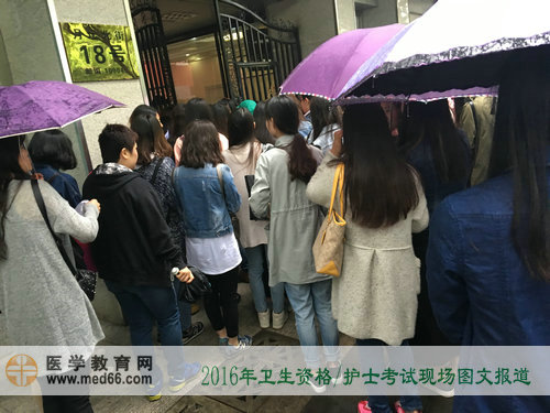 2015年衛(wèi)生資格考試、護士考試現(xiàn)場報道——考生入場