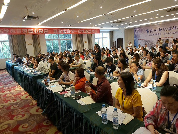 現(xiàn)場報道！錢韻文執(zhí)業(yè)中藥師面授體驗營成都開講啦！