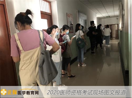 排隊(duì)進(jìn)入考場(chǎng) 排隊(duì)進(jìn)入考場(chǎng)