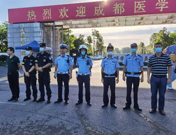 四川省成都考點2021年全國醫(yī)師資格考試醫(yī)學綜合考試順利結(jié)束3 四川省成都考點2021年全國醫(yī)師資格考試醫(yī)學綜合考試順利結(jié)束3