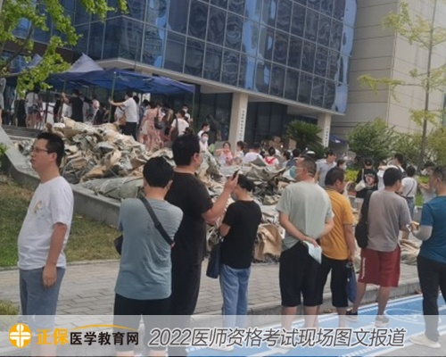 排隊(duì)進(jìn)場(chǎng) (2) 排隊(duì)進(jìn)場(chǎng) (2)