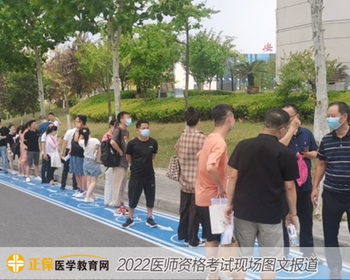 排隊(duì)進(jìn)場(chǎng) 排隊(duì)進(jìn)場(chǎng)