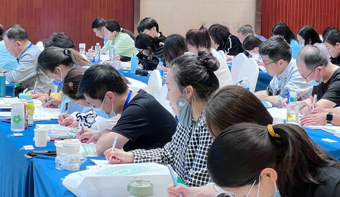 網(wǎng)校學(xué)員正在模擬練習(xí)病例分析考題 網(wǎng)校學(xué)員正在模擬練習(xí)病例分析考題